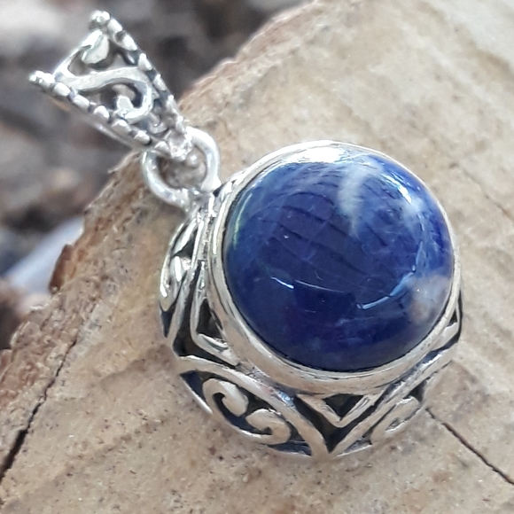 Round Sodalite Silver Pendant - Picture 4 of 6